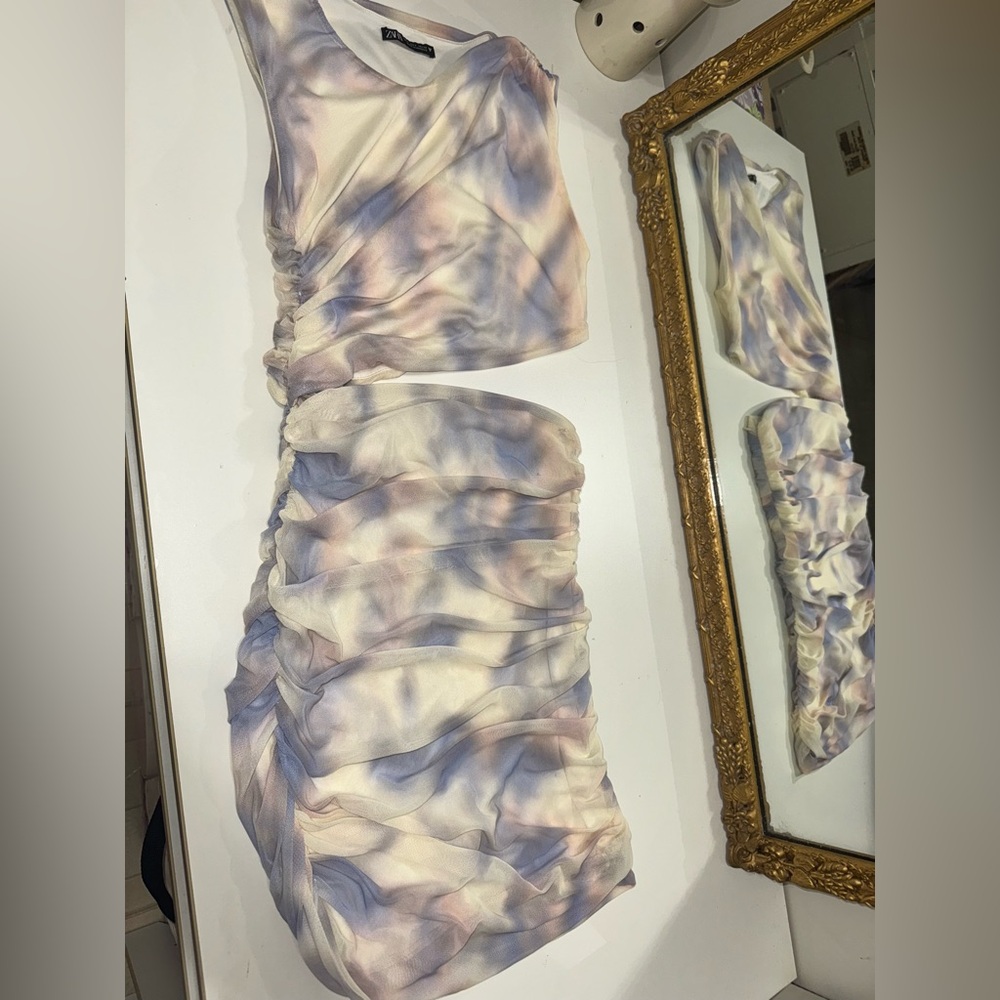 Elegant Ruched Dress in Cream and Purple